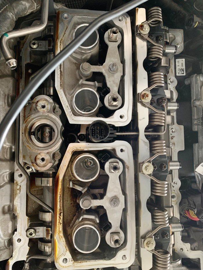 宝马3系油底壳渗油怎么处理,2020款宝马3系渗油