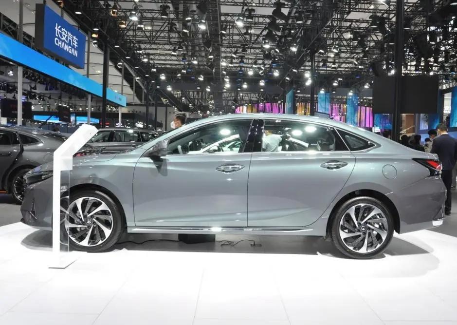 长安锐程cc和朗逸plus怎么选择,长安逸动plus长安锐程cc2021款