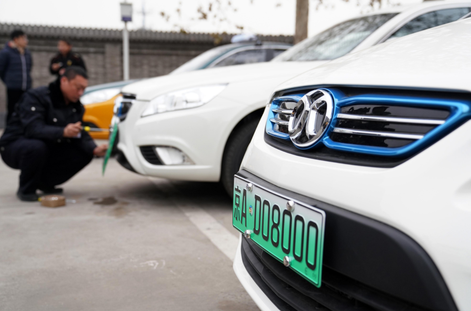 4s店上牌费500元需要暂住证吗,4s店上牌500包含哪些费用