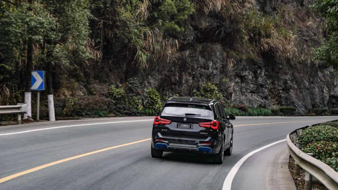宝马ix3高速实际续航测评,宝马ix3满电才295公里