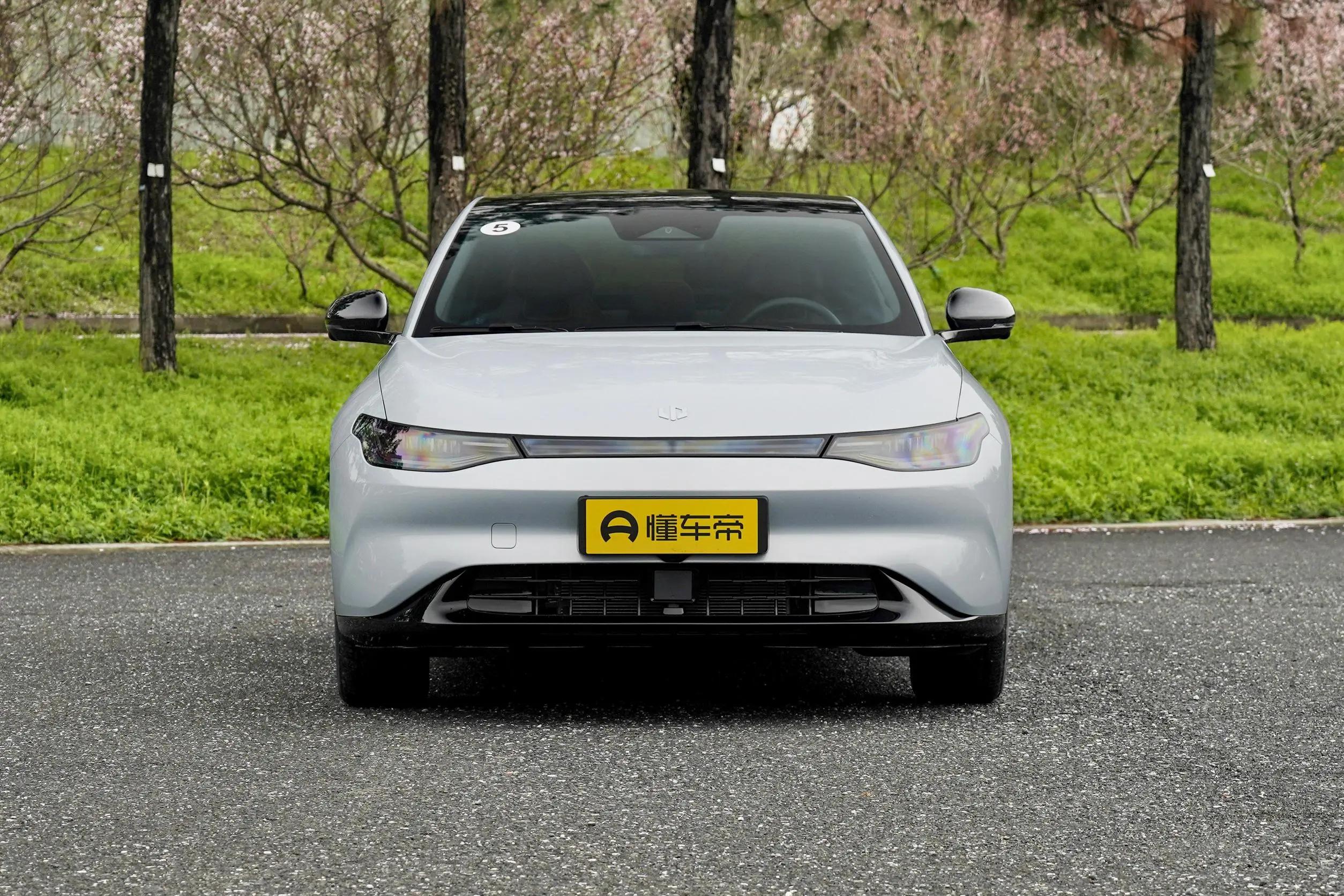 零跑c012023款525舒享版内饰白色,零跑c012023款525舒享版官方宣传片