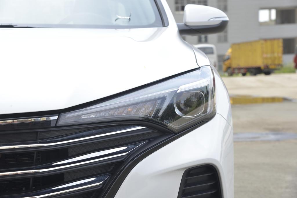 长安逸动怎么换装前保险杠,逸动的前保险杠区域