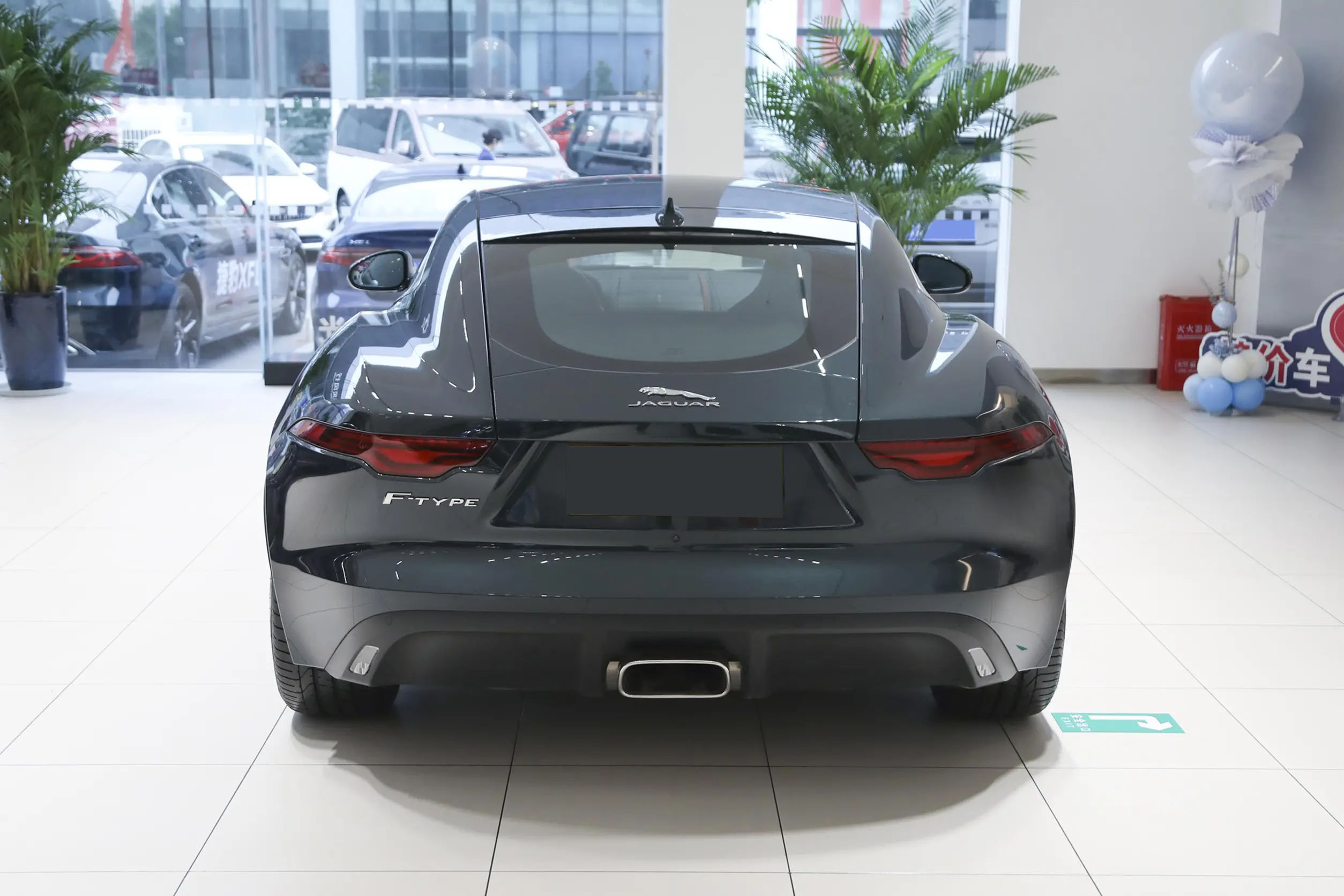 大气又运动新款捷豹f-type实车,新款捷豹f-type是豪华车