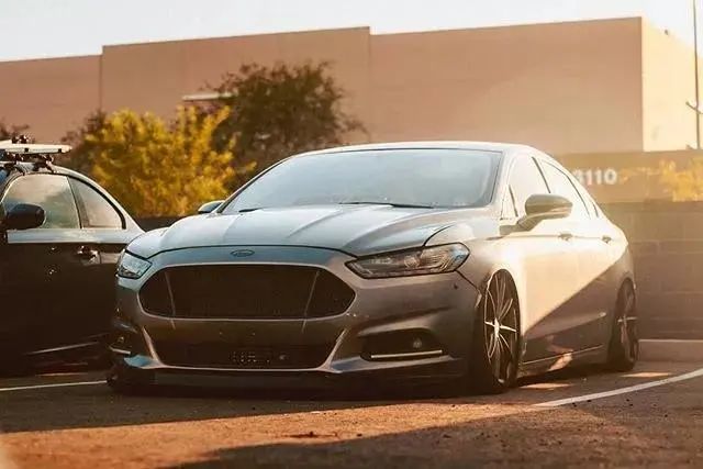 蒙迪欧改低趴违法吗,蒙迪欧致胜低趴改装案例