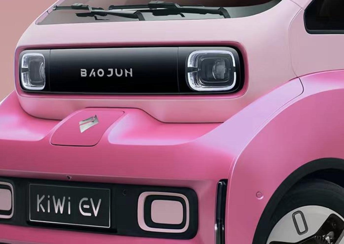 1769元起，宝骏KiWiEV“猪小八”萌宠版车贴发布
