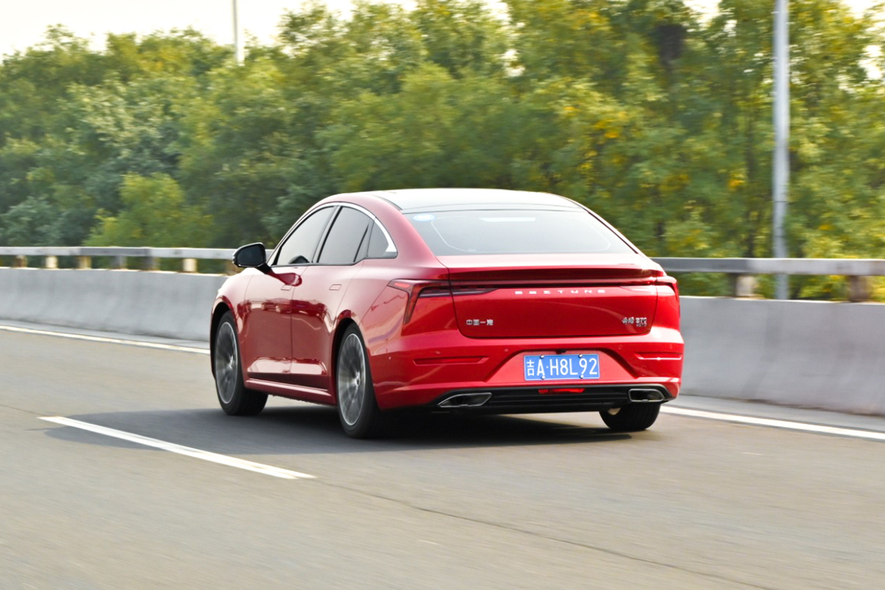 试驾奔腾b70s2023款,试驾奔腾b701.8t