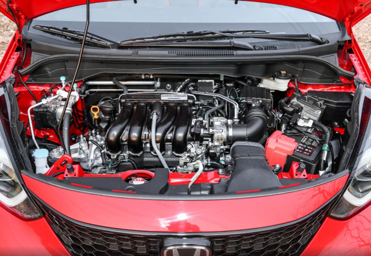 皆是小型两厢家轿本田飞度VSLIFE，到底该怎么选？