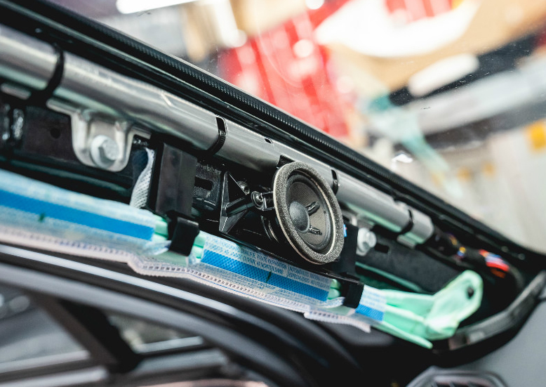 保时捷panamera加装排气 (保时捷panamera改白色刹车)