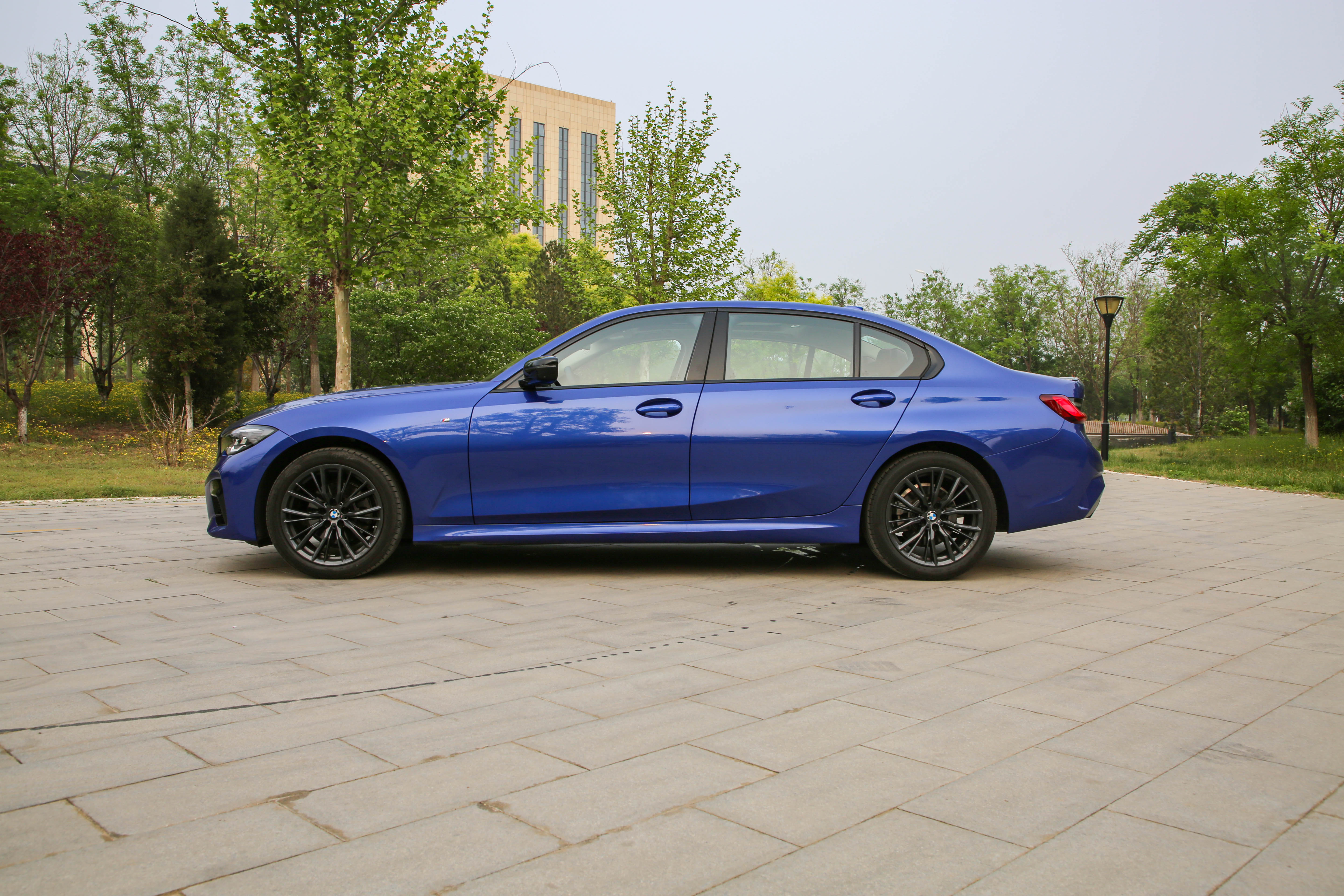 最新款宝马325li运动版试驾视频,去试驾一台宝马325li是什么感觉