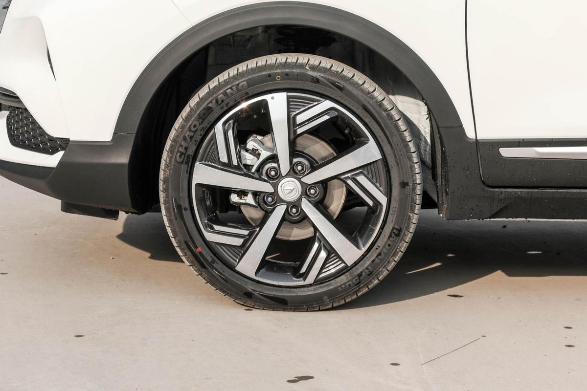 15款长安cs75手动2.0测评,长安cs15试驾2手车价格