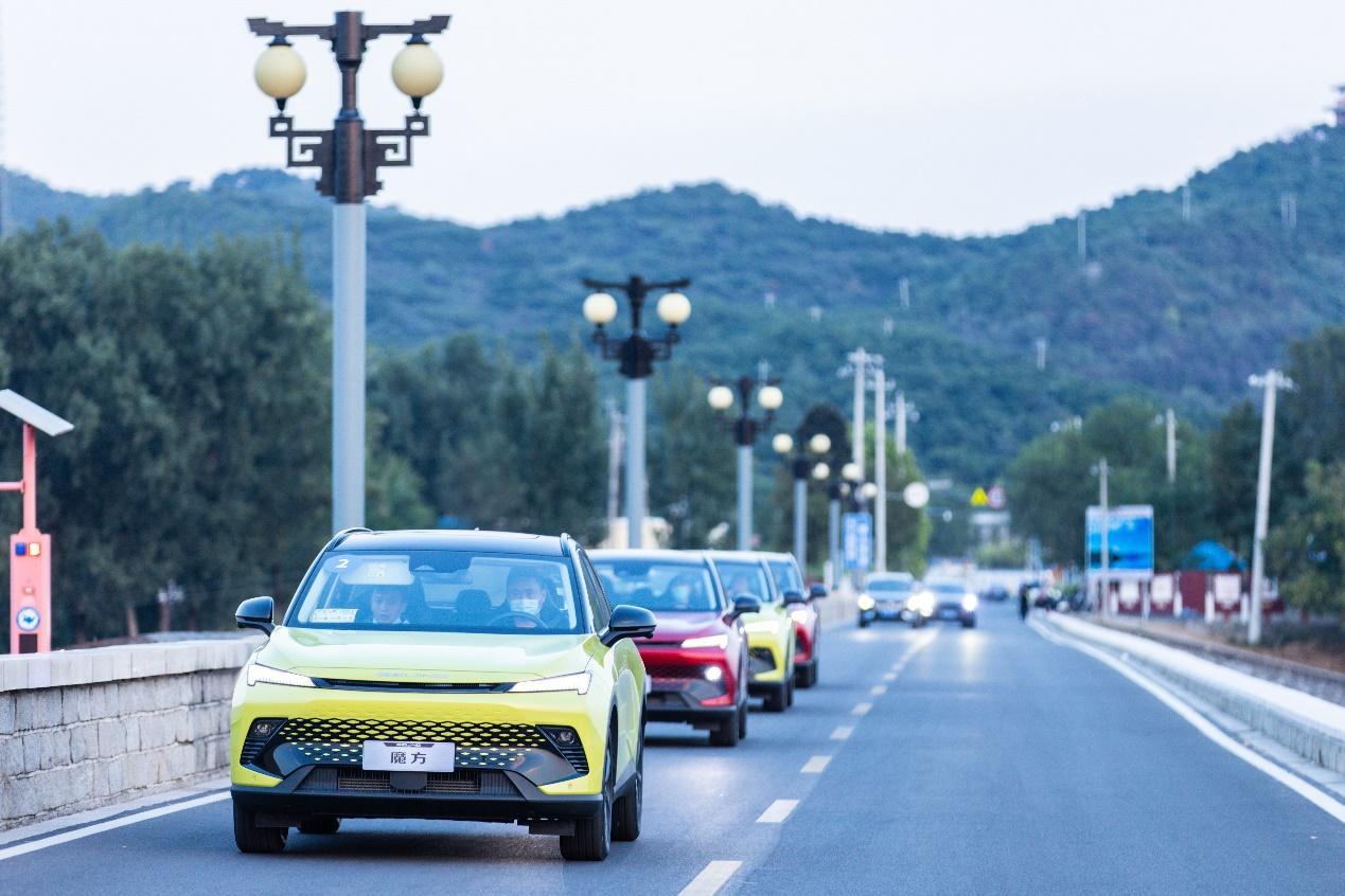 试驾北京汽车魔方：燃油车与智能化的最新结合