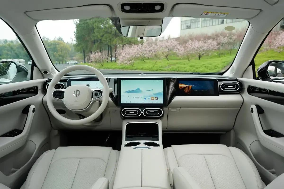 新款的零跑c11值得买吗,零跑c11和比亚迪宋plusev哪个好