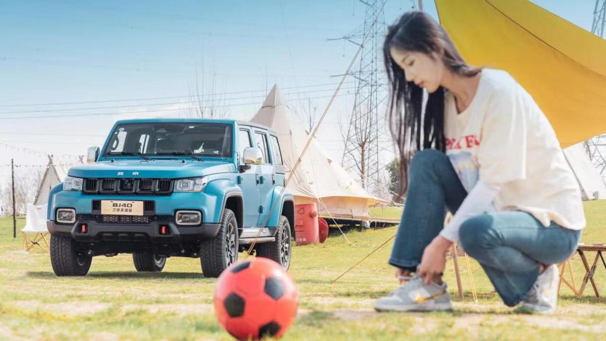 越野×足球，女足唐佳丽、马君担任北京越野BJ40“悦野共创大使”