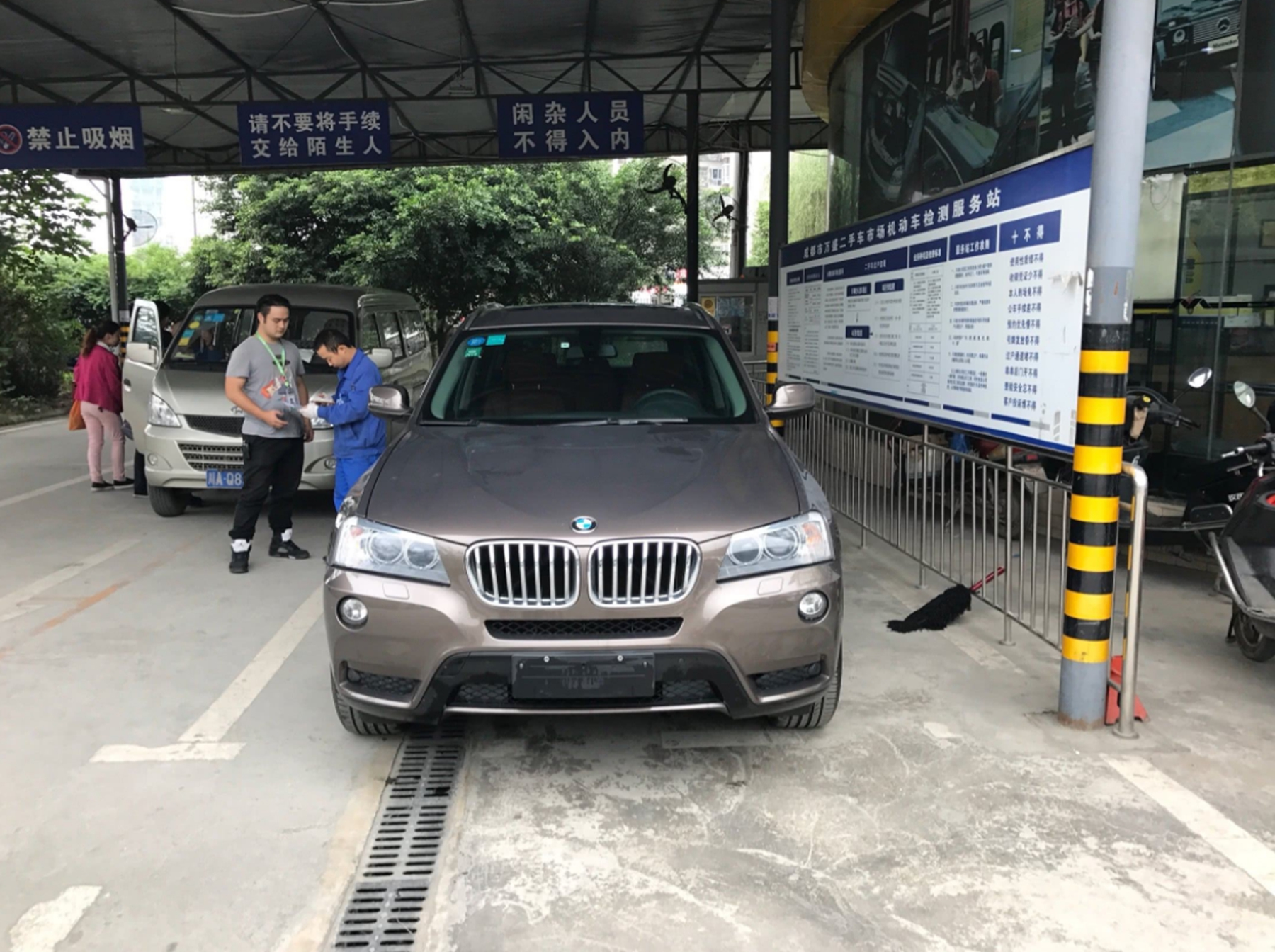 自己上牌和4s店上牌要少用多少钱,在4s店上牌需要哪些流程和费用