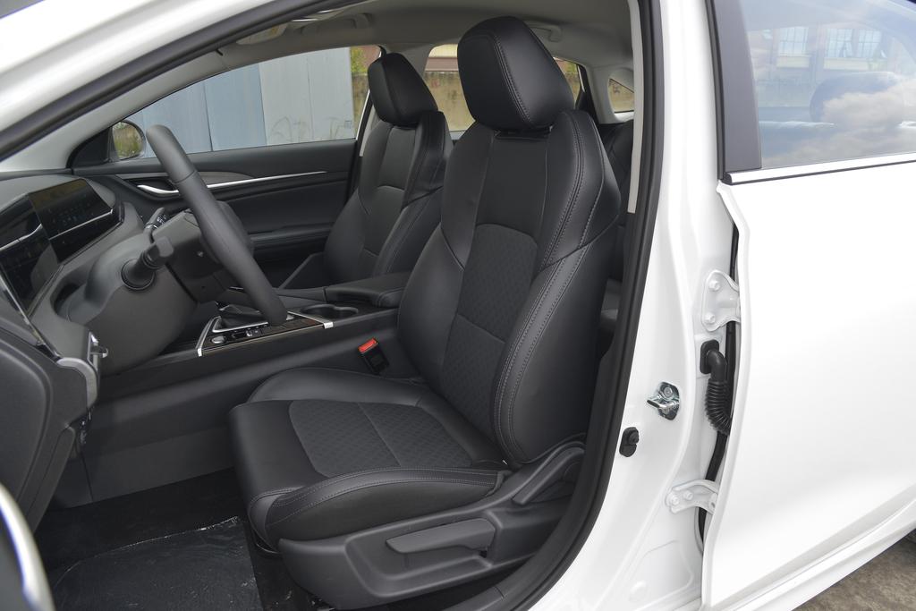 长安逸动怎么换装前保险杠,逸动的前保险杠区域