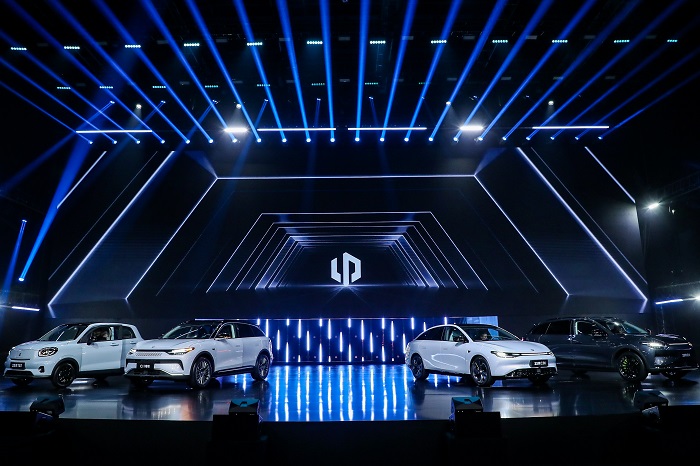 零跑C11纯电特价车至高优惠30000元并赠送交强险，包上牌