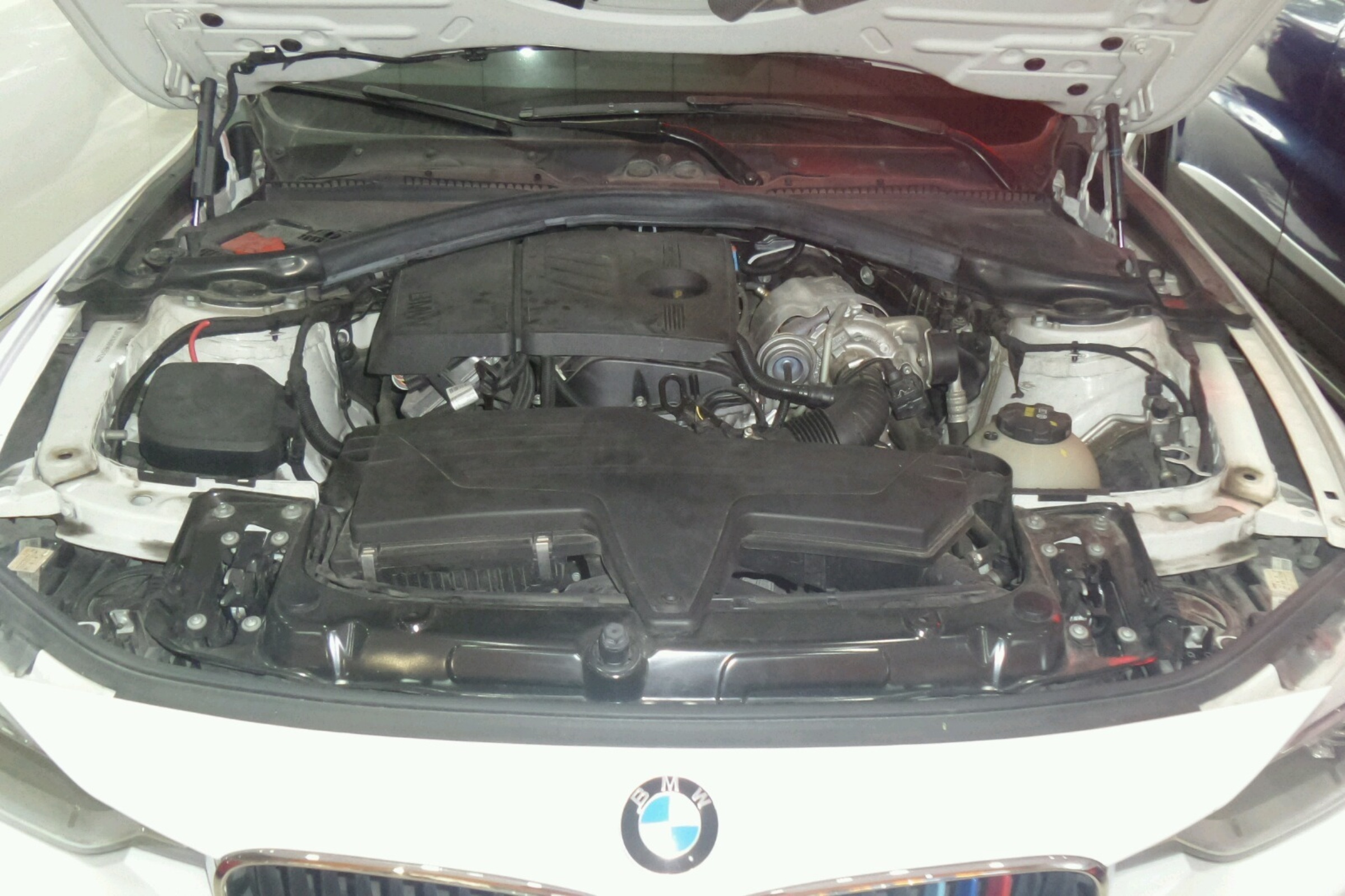 宝马3系防冻液更换教程,宝马3系防冻液在哪里加