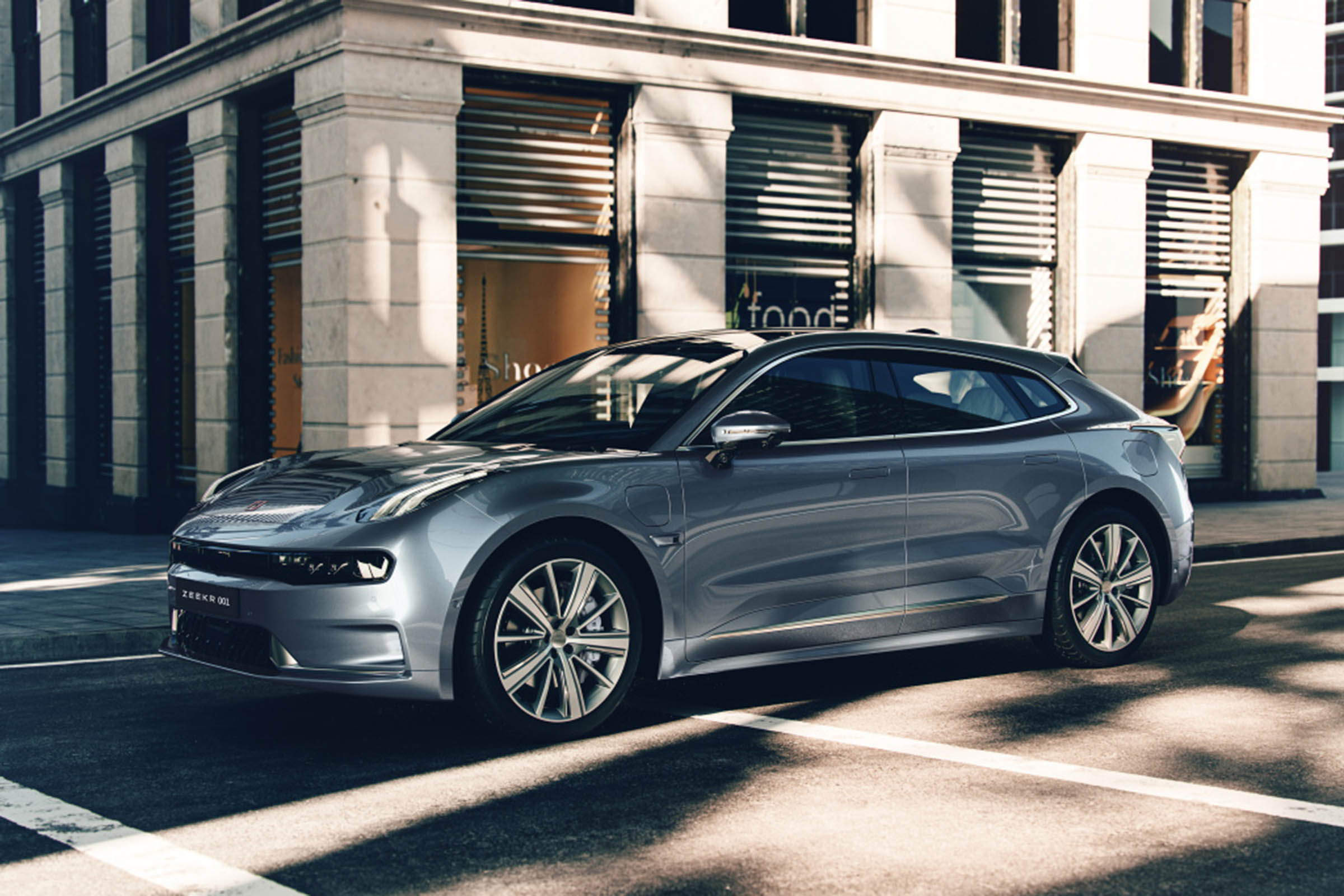 30万元的“国产版”保时捷Panamera是否值得购买？极氪001如何？