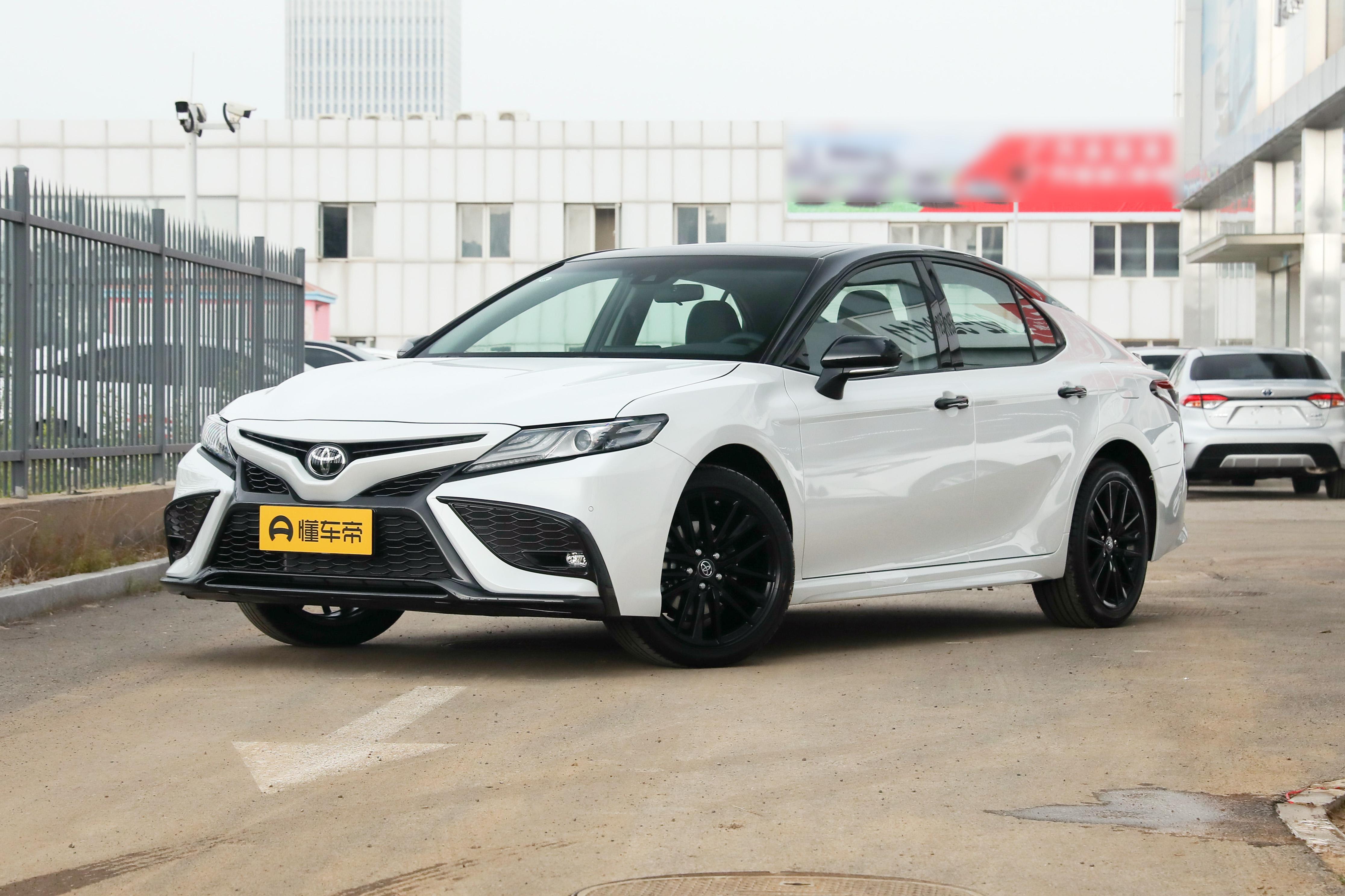 凯美瑞为何能在中型车中站稳脚跟？就单单靠耐用性？整体解析！