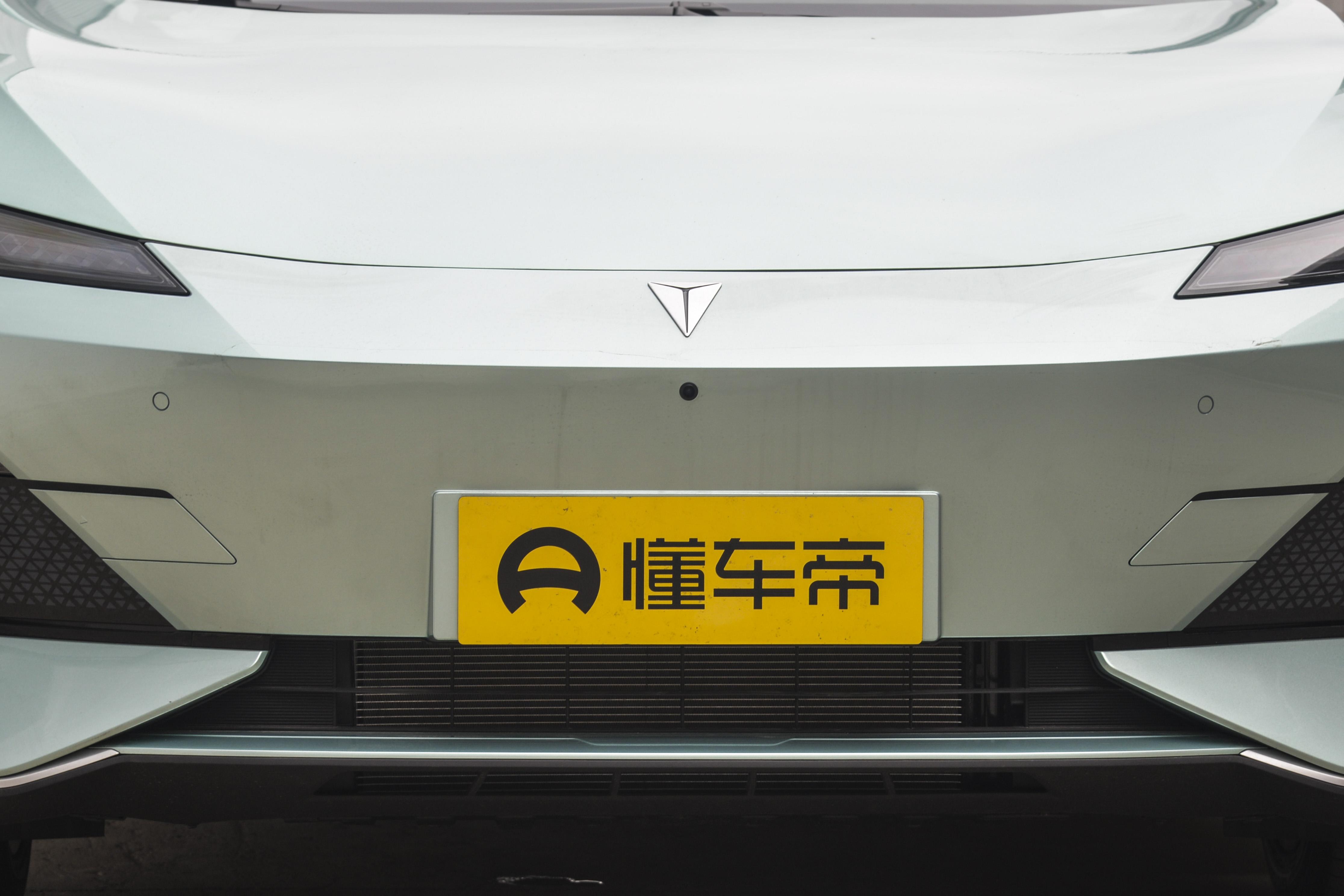 荣威d7dmh驭光蓝和刀锋银对比,插电版荣威d7值得选吗