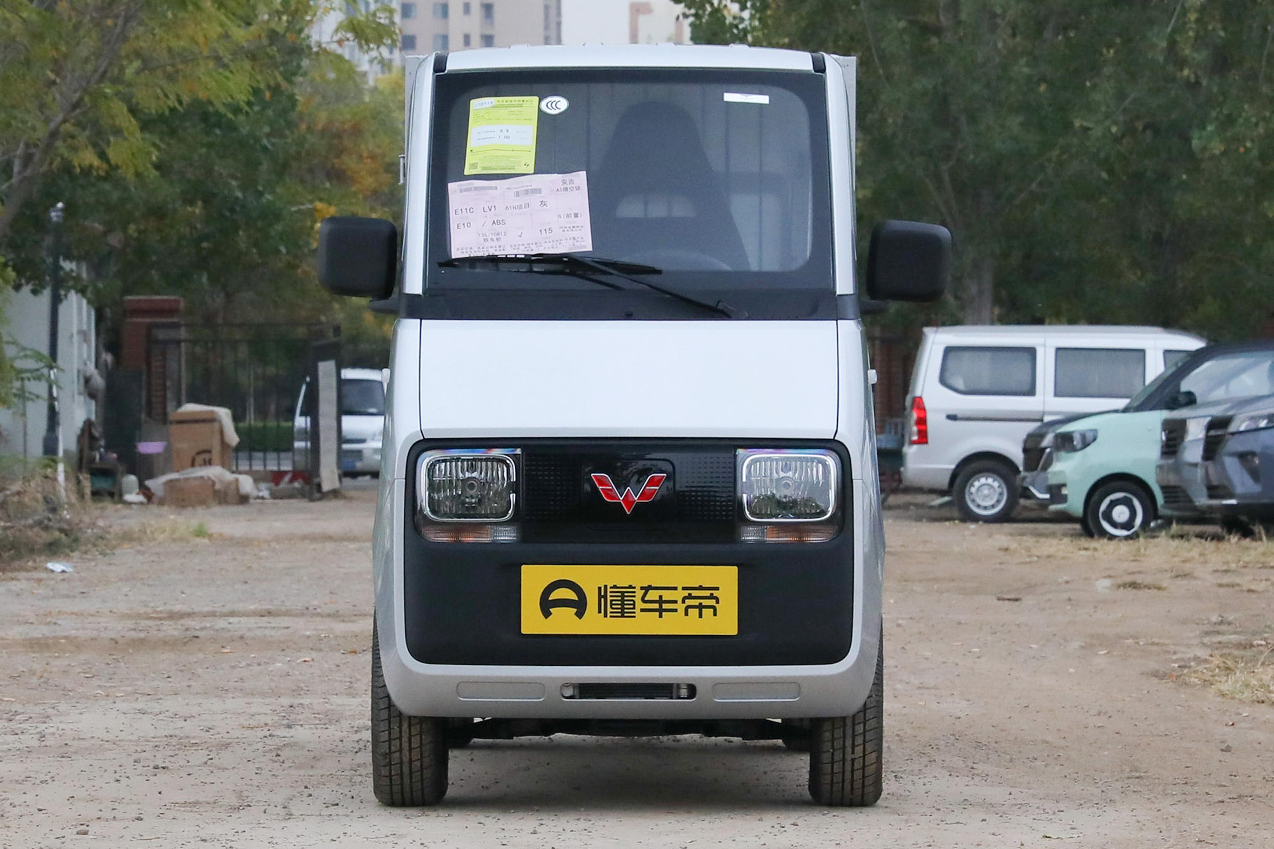 五菱快递神车,五菱e10预定