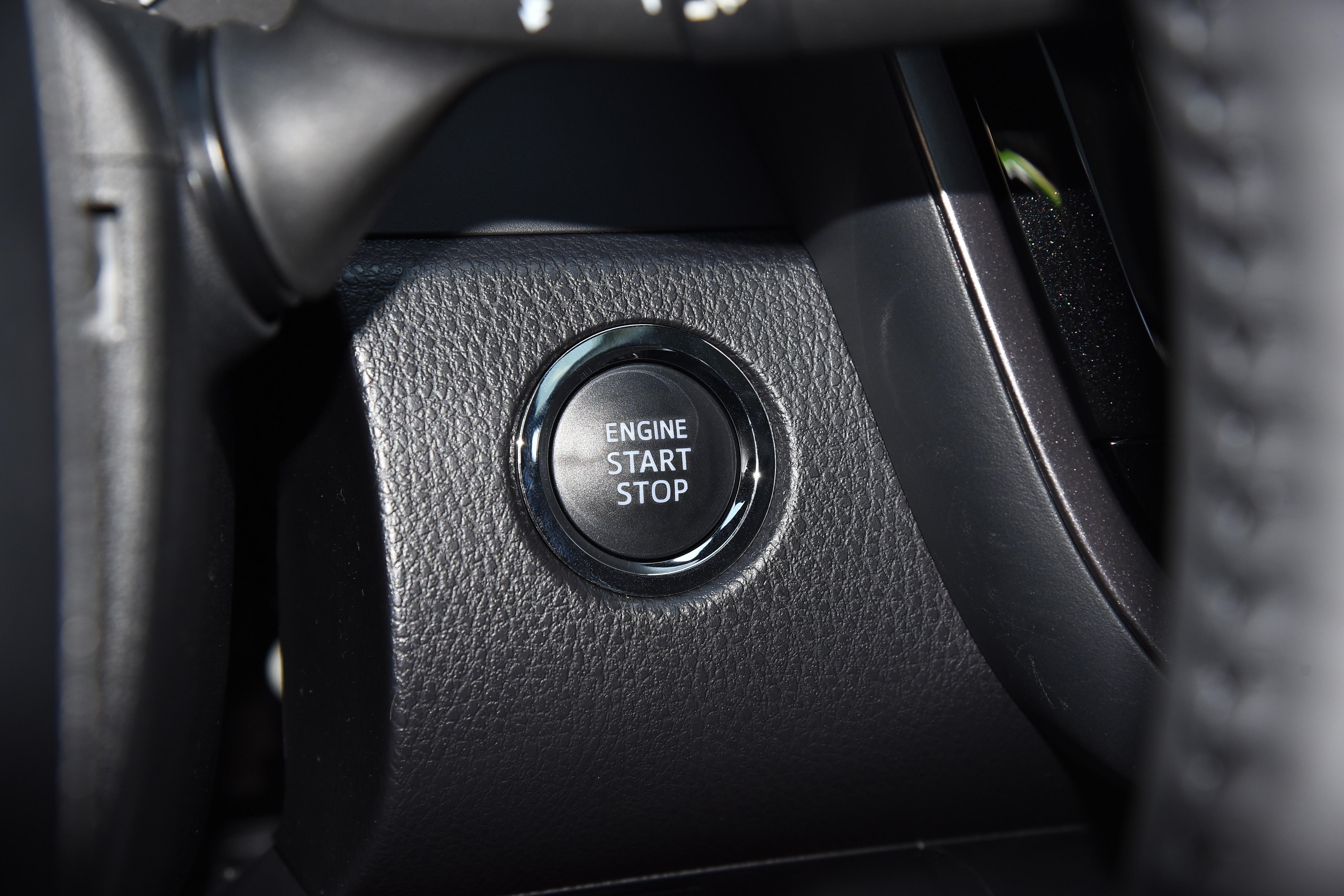 丰田凯美瑞2020款2.0豪华版价格,丰田凯美瑞2.0cvt动力够用吗