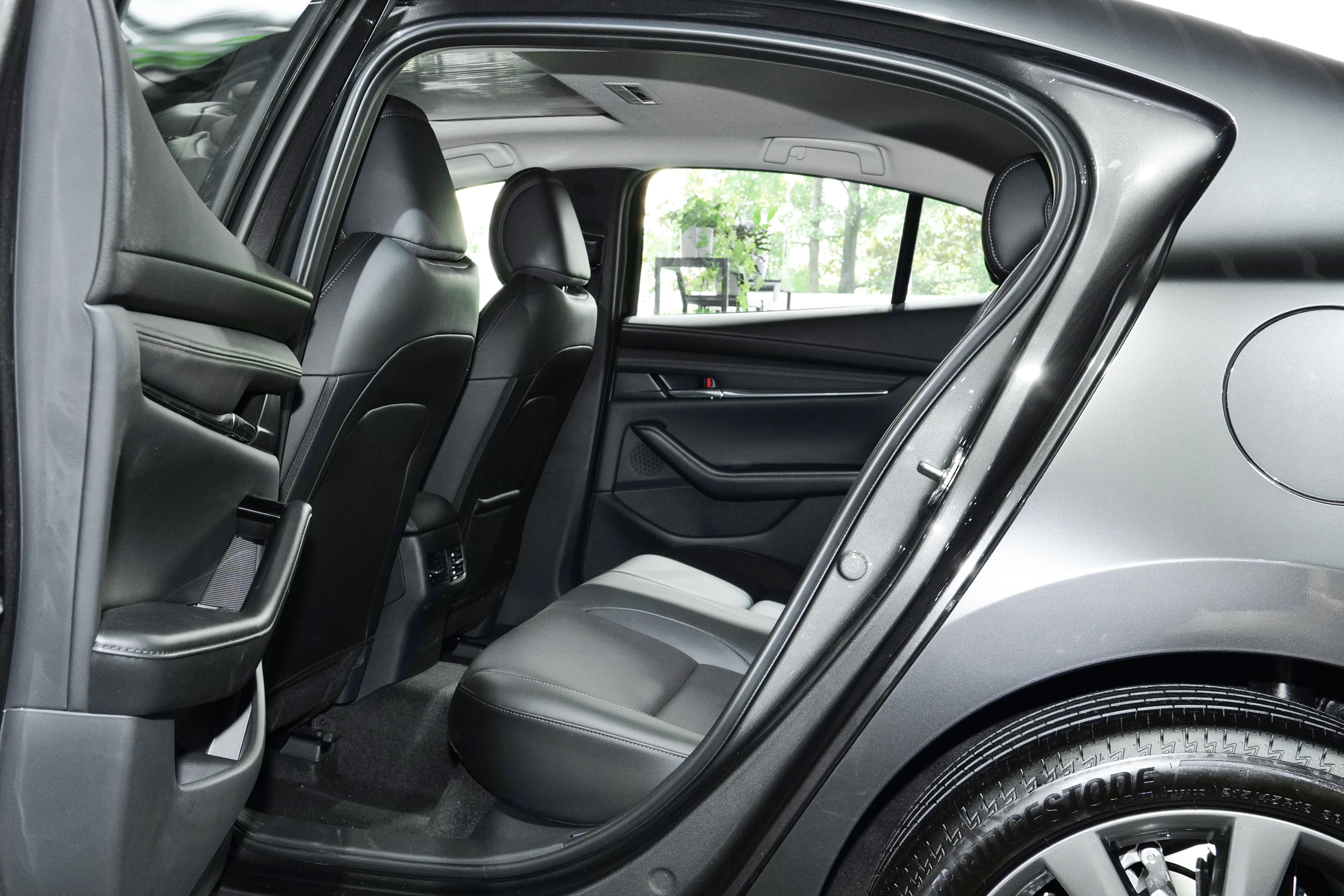 马自达昂克赛拉和速腾怎么选择,昂克赛拉2.0和速腾1.4谁更值得买