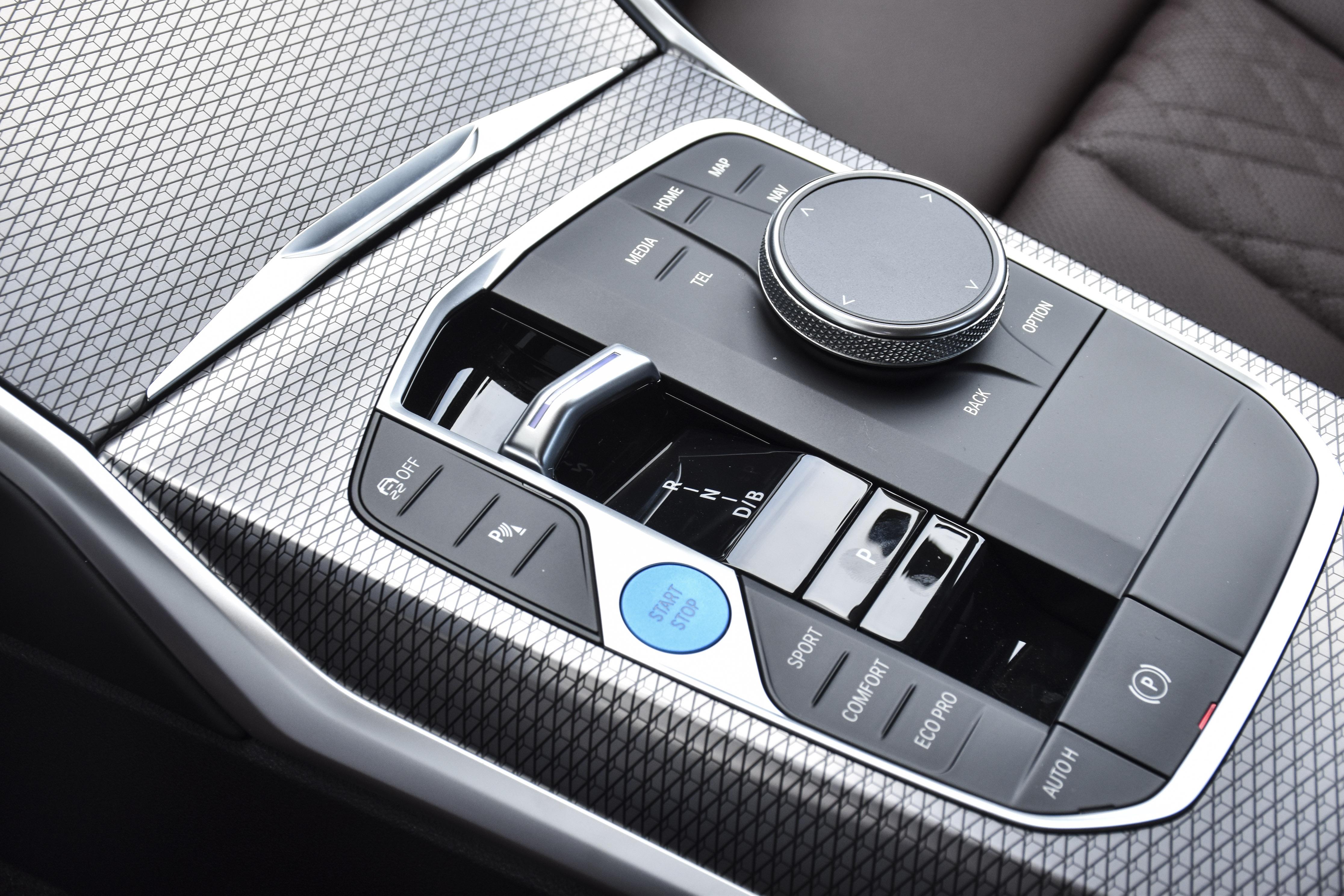 宝马落地25万左右轿跑,落地25万的宝马中型车