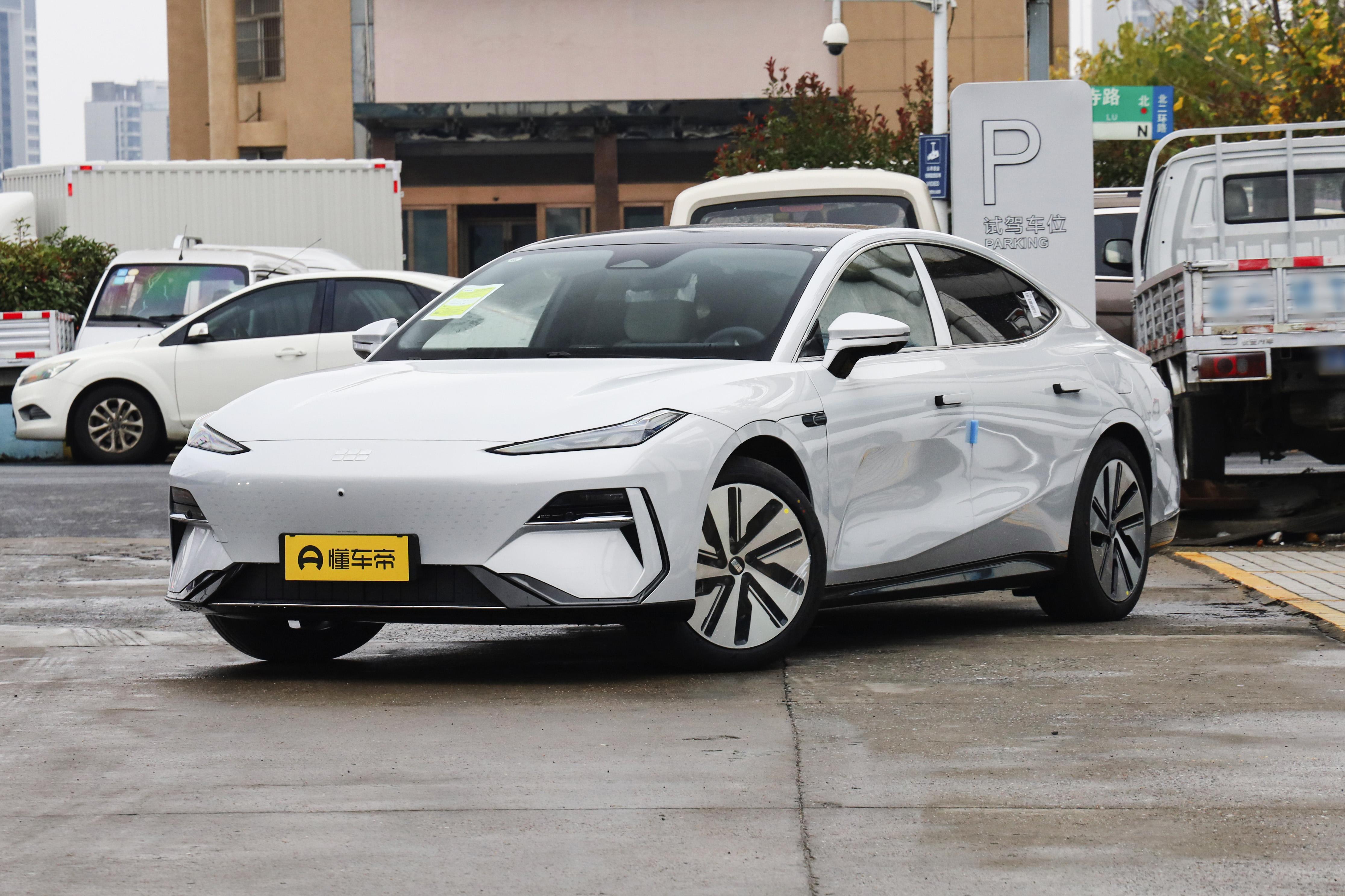 23款银河e8落地,吉利银河e8哪款最值得购买