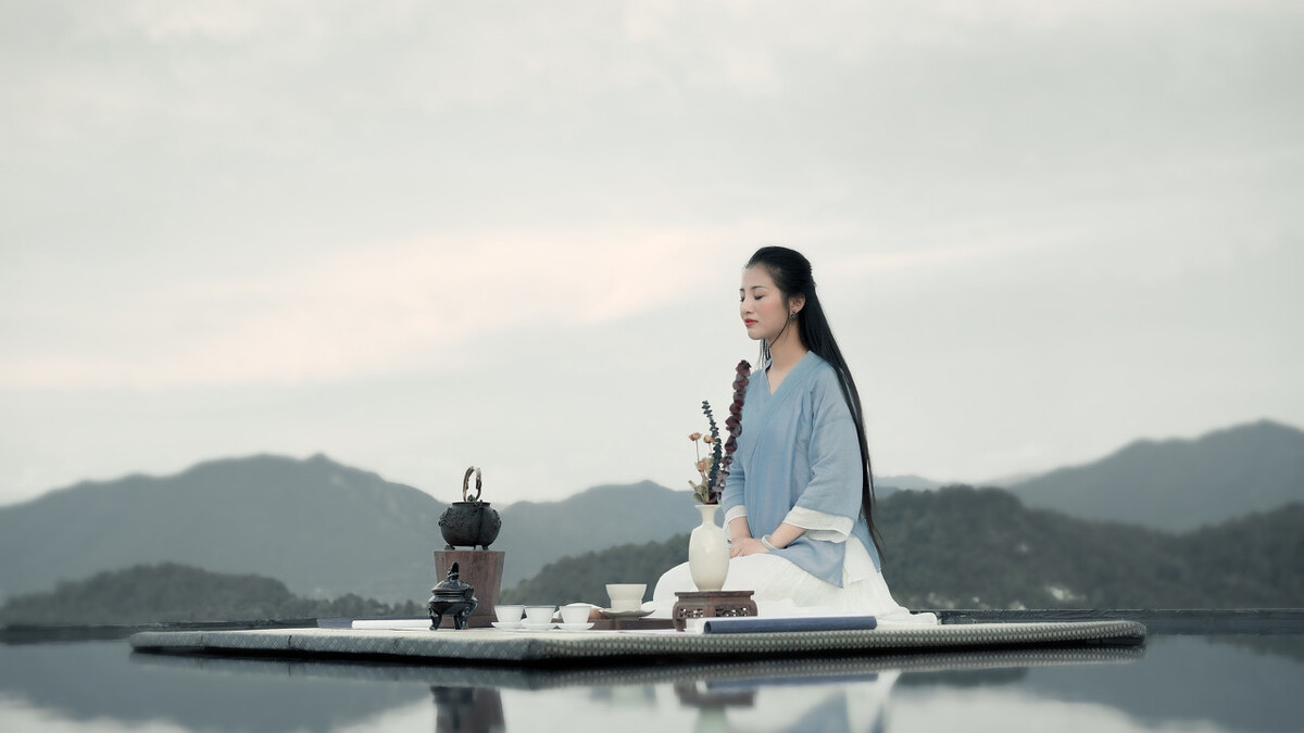 小说：傻千金上街摆摊遭冷嘲，岂料她出手为富豪治病，竟药到病除