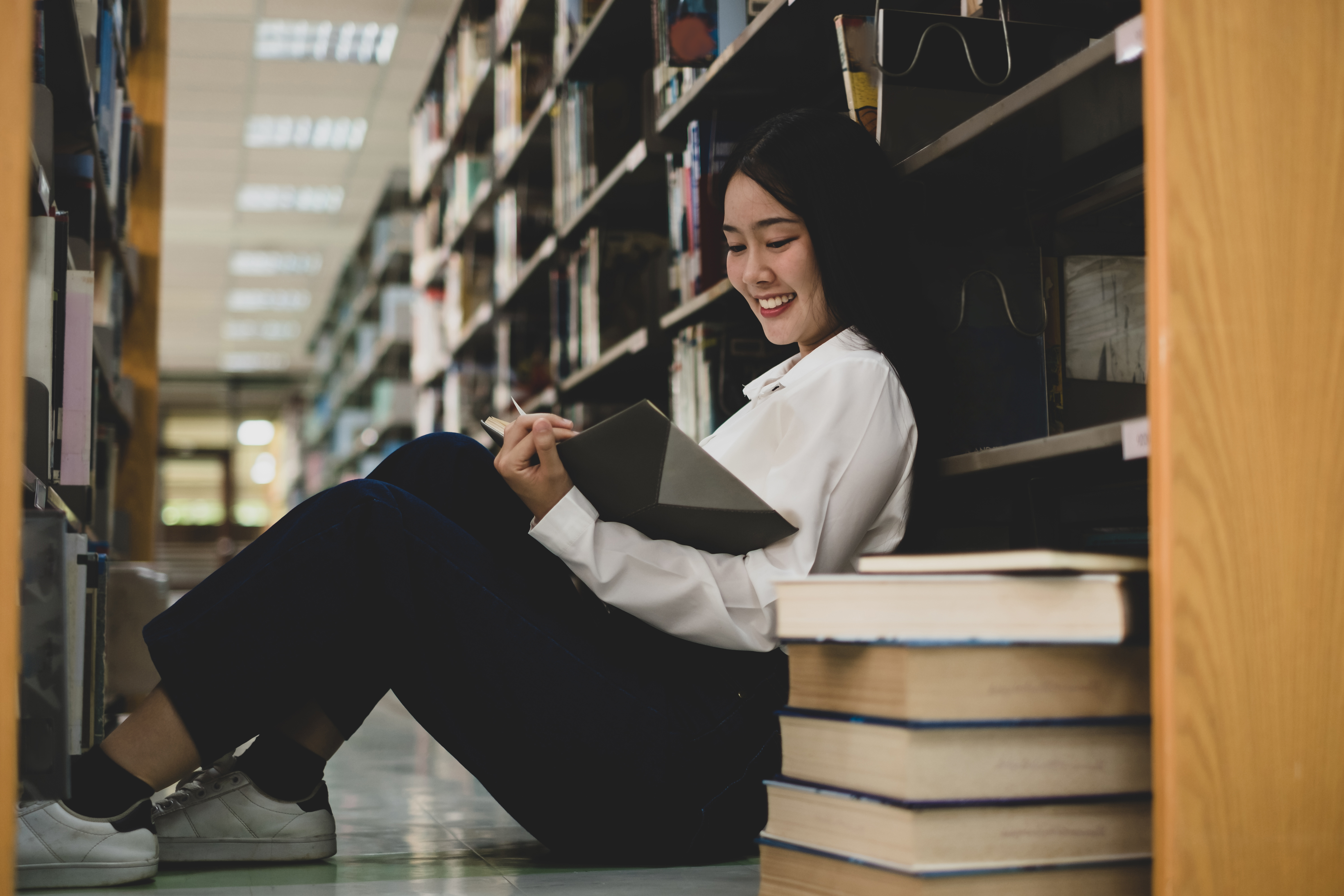 他转过身,他转过身去