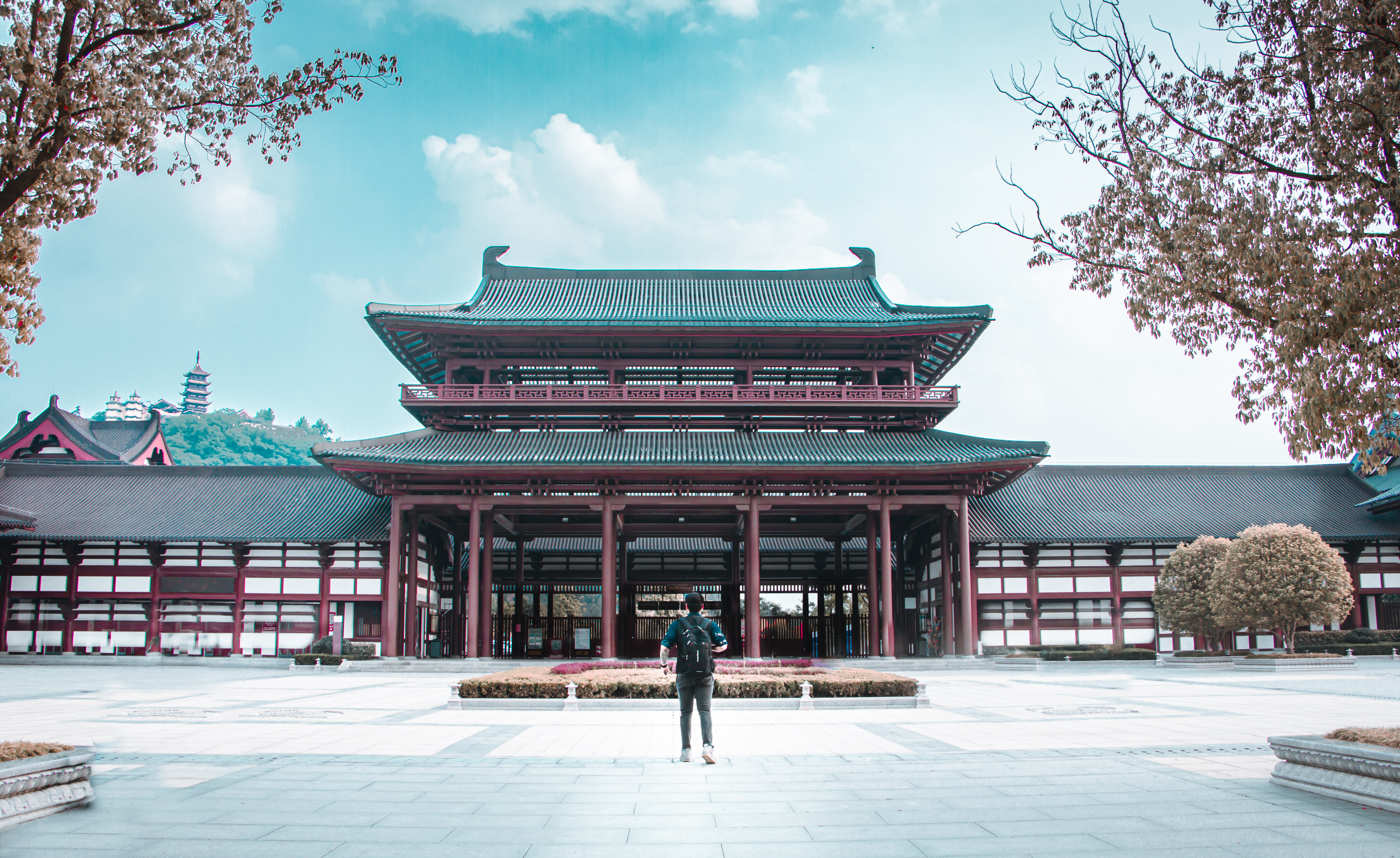 半夜里老是醒过来咋回事,学校老师睡觉总是被学生吵醒