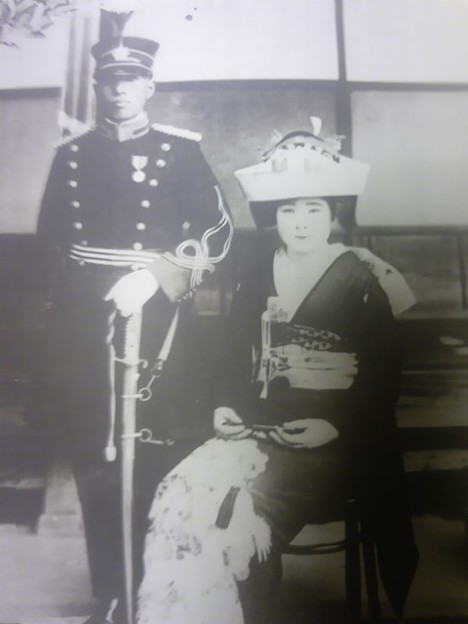 日本恶魔夫妇：妻子自杀为丈夫送行，丈夫下令*杀屠**我国三千村民