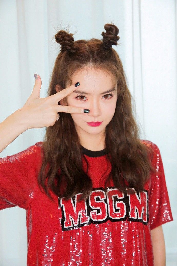 三岁的哪吒小爷有多潮？眼线腮红丸子头