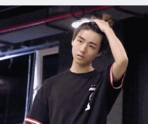 初中男生认为很帅的动作,初中男生很帅的行为