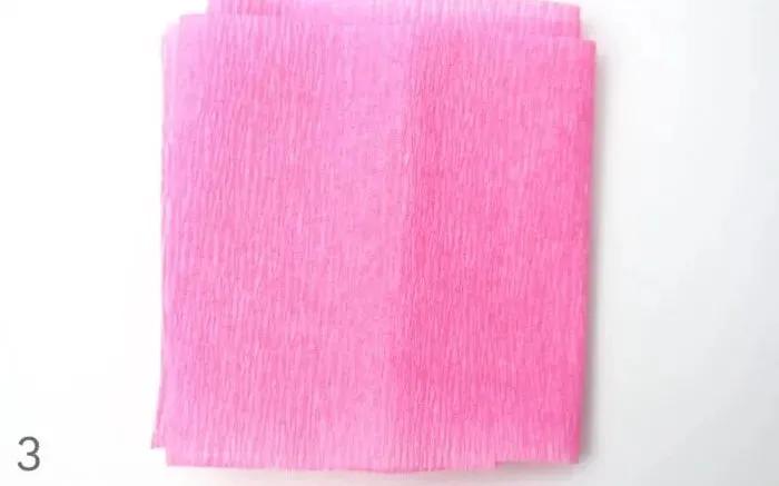 用手工纸做出来的花型装饰,软皱纹纸手工花