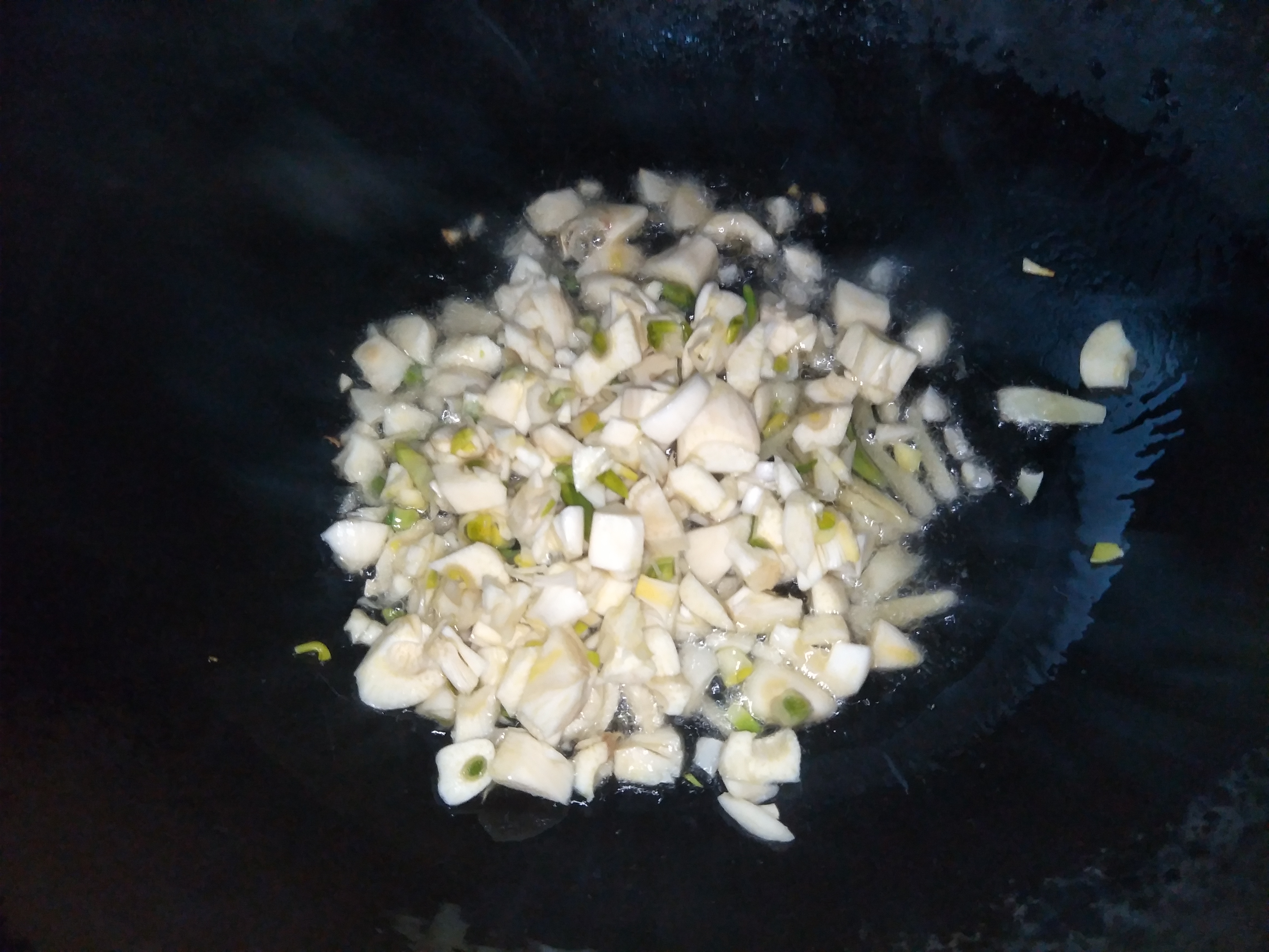 炒鸡肝放香菜,炒鸡肝用什么香料