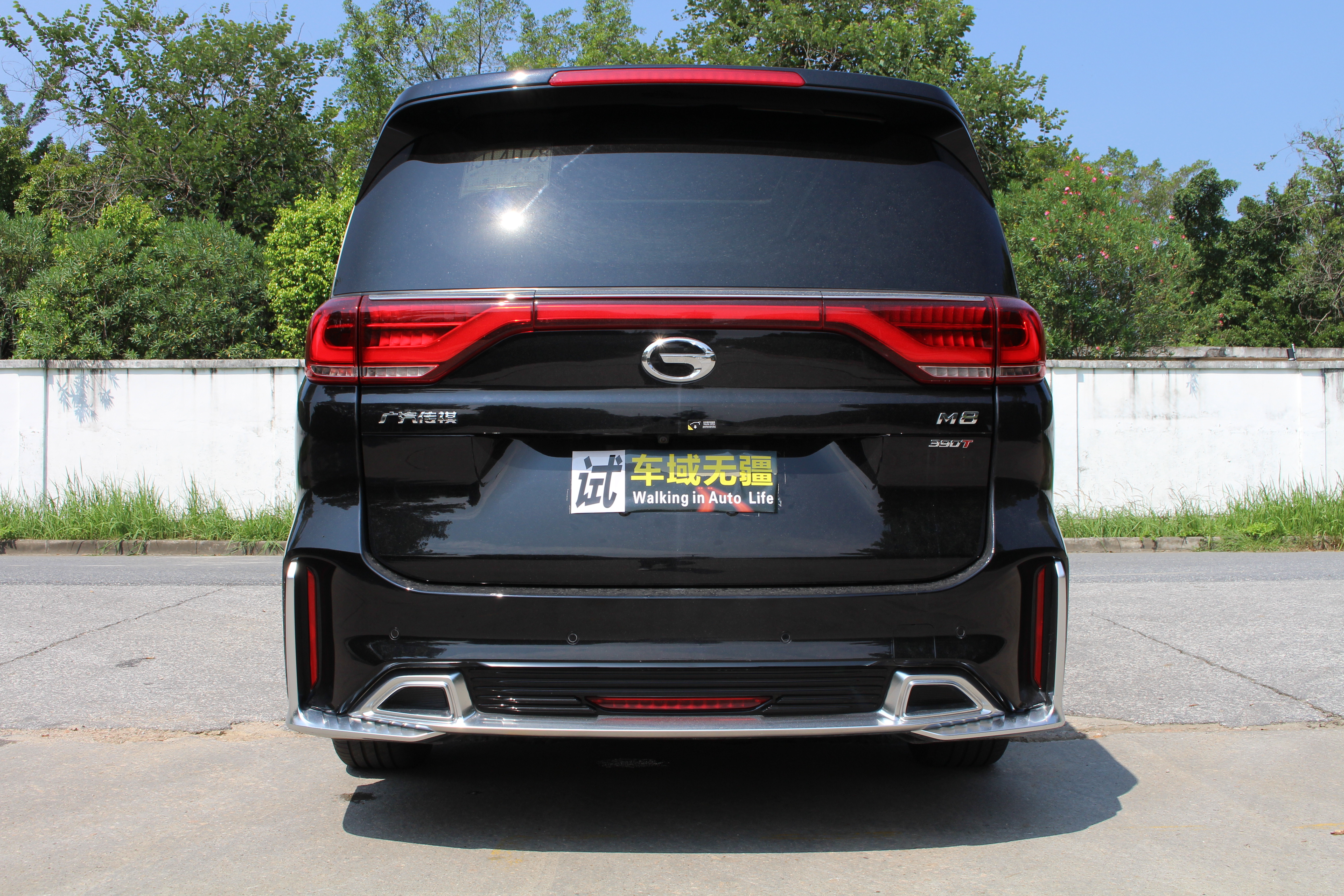 新款传祺m8改装成丰田埃尔法,传祺m8和埃尔法碰撞测试