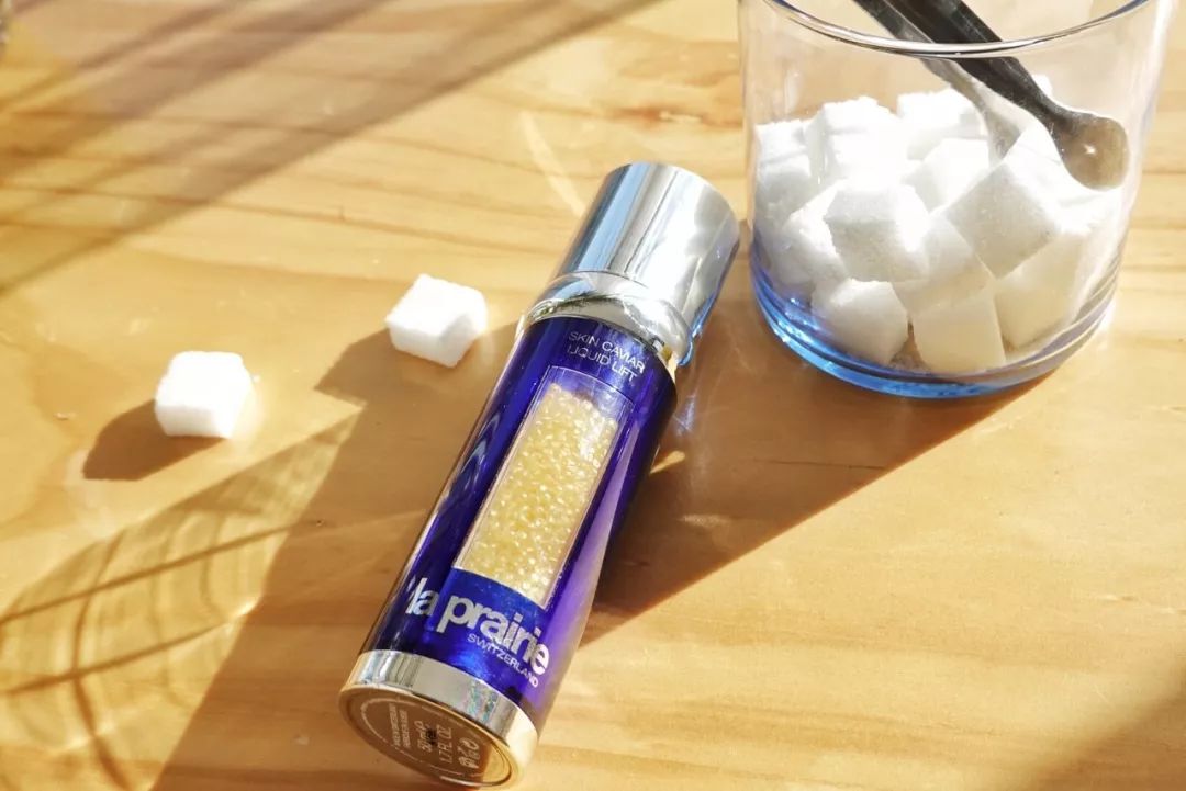 朋友圈精致生活却一地鸡毛,精致朋友圈背后的真实故事