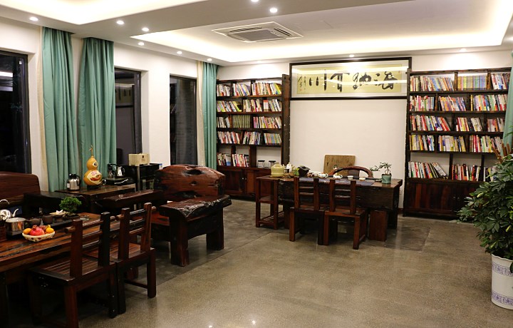 来袁家村花田月下住民宿，咥陕西美食、泡酒吧，逛民俗！