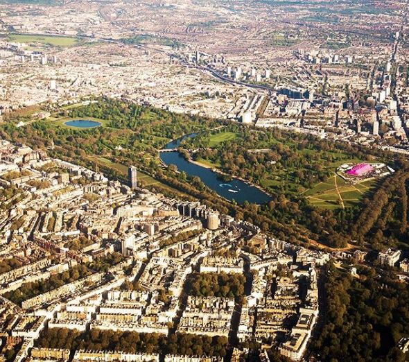 浼︽暒鍩庡競澶у浠嬬粛,鑻卞浗浼︽暒鍩庡競澶у浠嬬粛