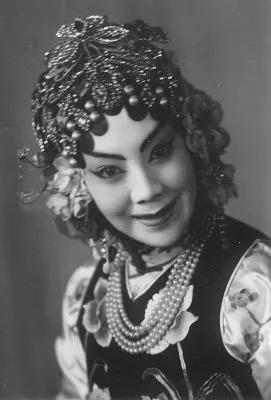 京戏中的“词句不通”与“情节谬误”