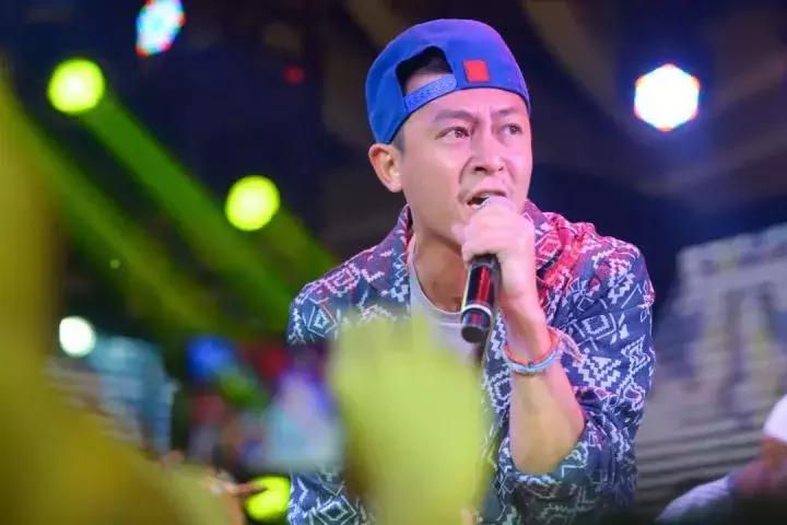 *照门艳**十年群像：阿娇大婚，张柏芝生三胎，陈冠希在等一个道歉