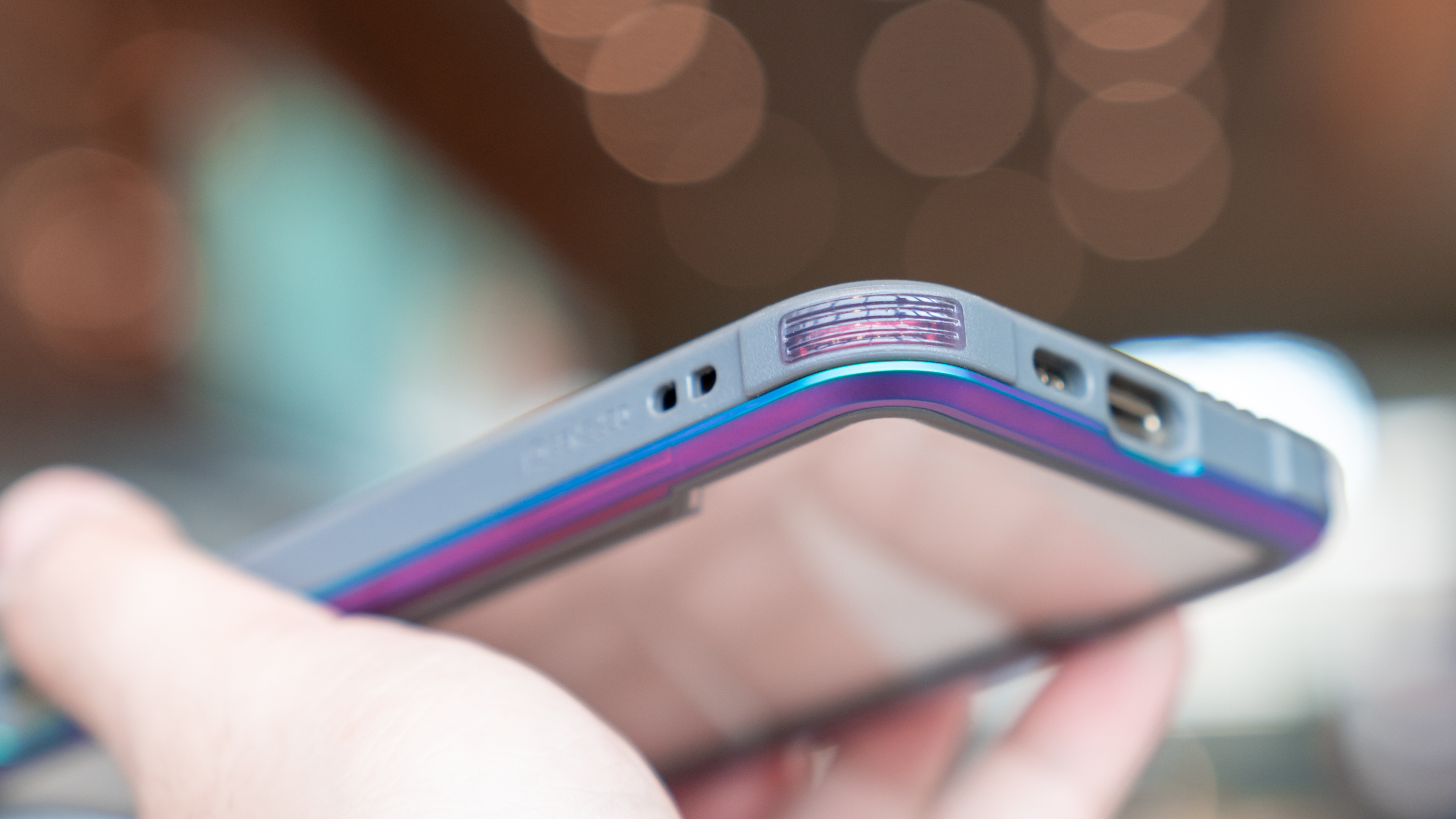 能让AppleCare+都赚不到钱的Defense决色小彩壳到底有多能摔？