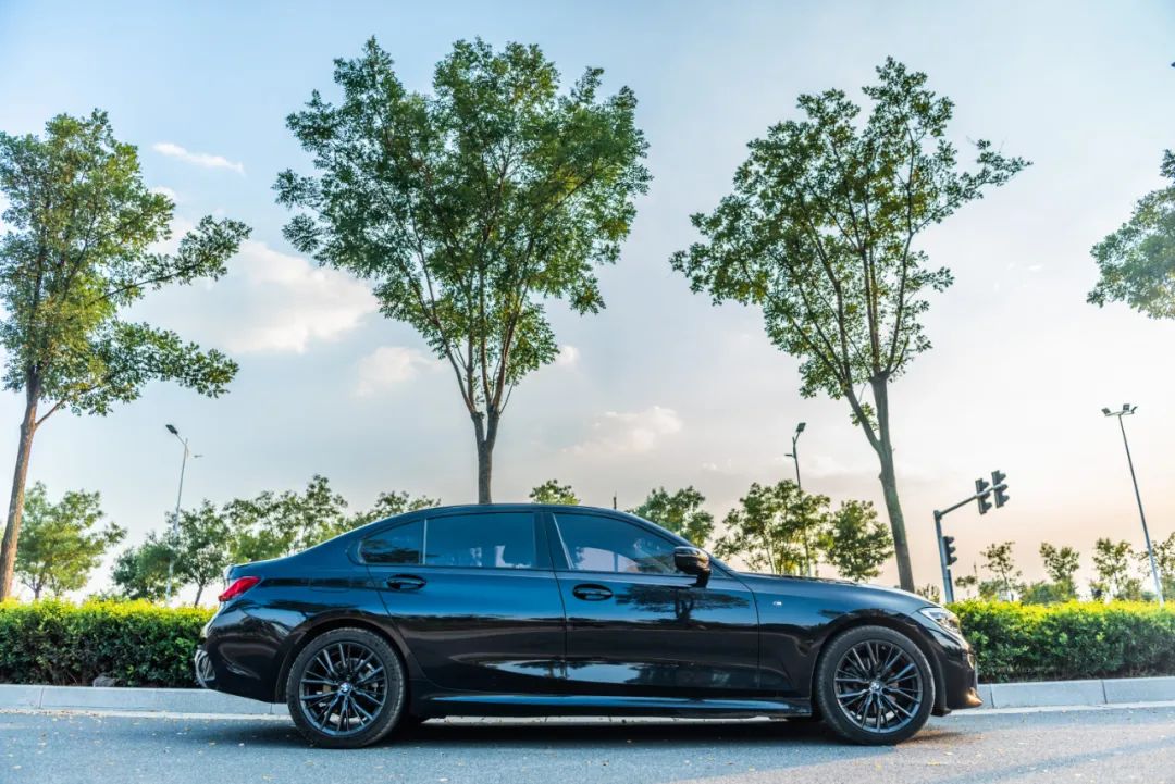 宝马325li实际油耗多少,宝马325li曜夜运动版油耗