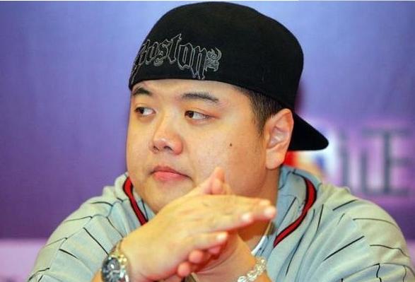 他最穷时全身上下只剩9块钱,坦承前辈的两个提醒,改变了他的一生