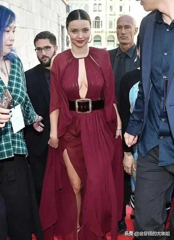 米兰达可儿优雅迷人又亮眼又吸睛,米兰达可儿在维密秀