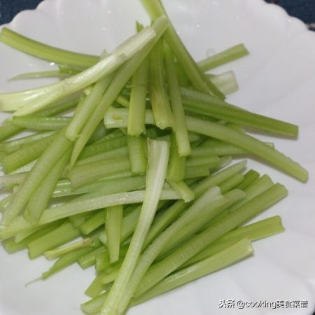 大白菜炒豆干五花肉,豆干炒五花肉教学视频