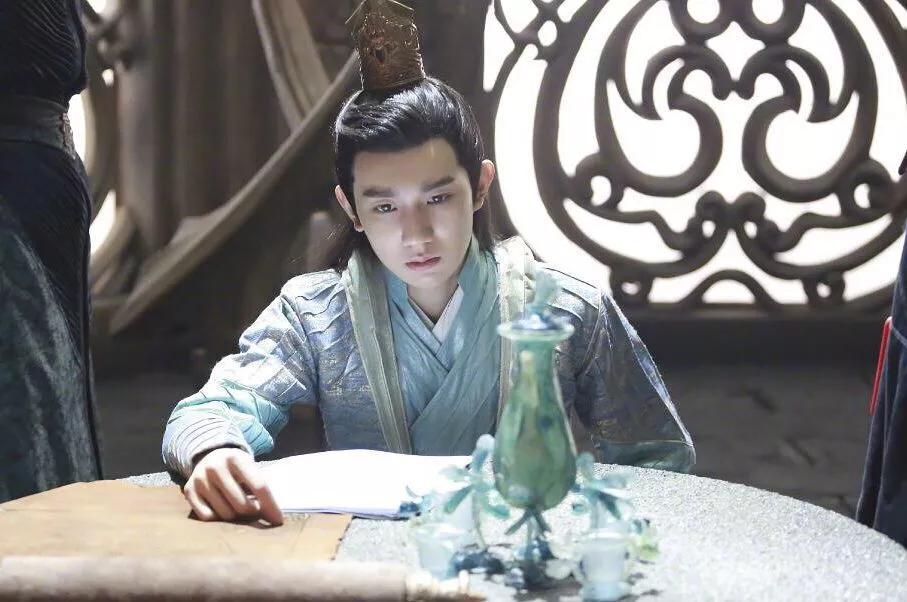 王源大主宰晕倒吐血后结局,王源大主宰比心