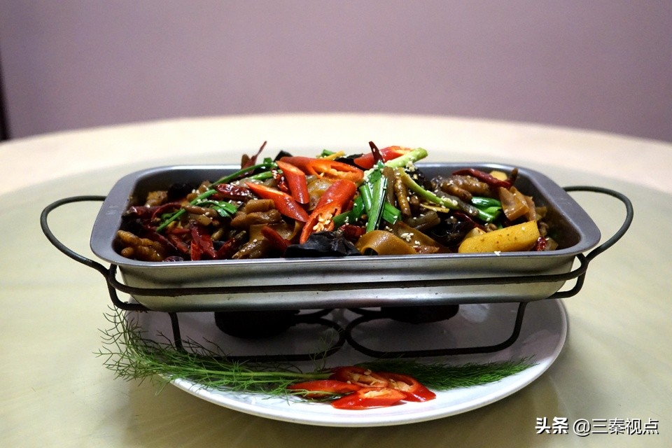 帅气小伙去夜店,小伙开夜场